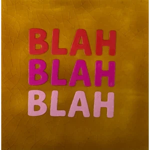 Tegeltje "blah blah blah" oker