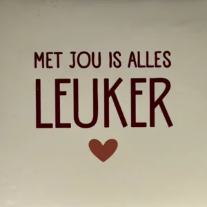 tegeltje 'Met jou is alles leuker (nieuw)' creme/cherry(taupe)