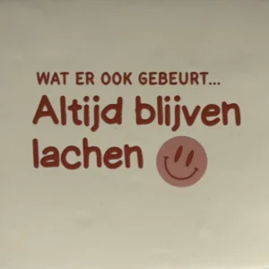 tegeltje 'wat er ook gebeurt...altijd blijven lachen' creme/taupe