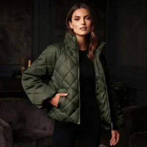 Oversized tussen jas met rits sluiting en steekzakken met pofmouw