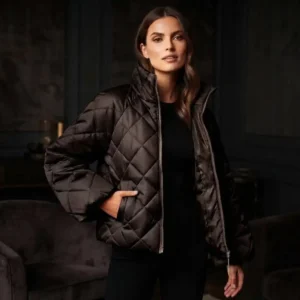 Oversized tussen jas met rits sluiting en steekzakken met pofmouw