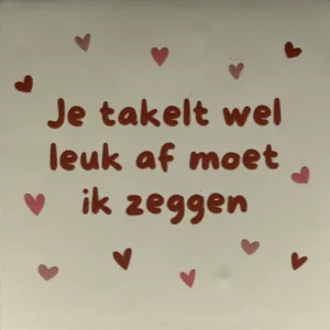 Tegeltje je takelt wel leuk af moet ik zeggen creme/taupe(nude roze-zalm)